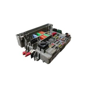 جعبه فیوز داخل موتور بی ام و 325 اتاق e90