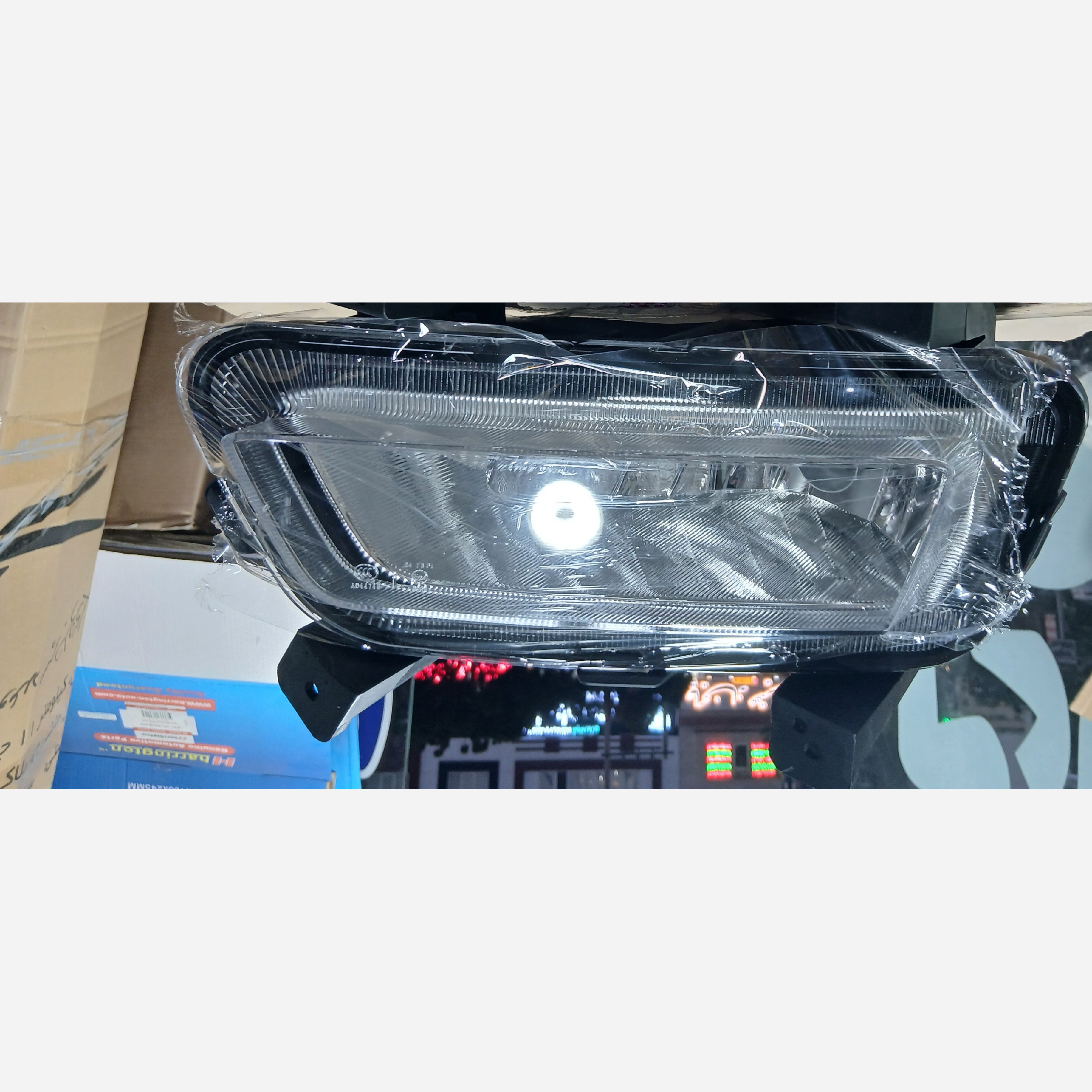 چراغ مه شکن جلو چپ کی ام سی T8(پسکرایه)
