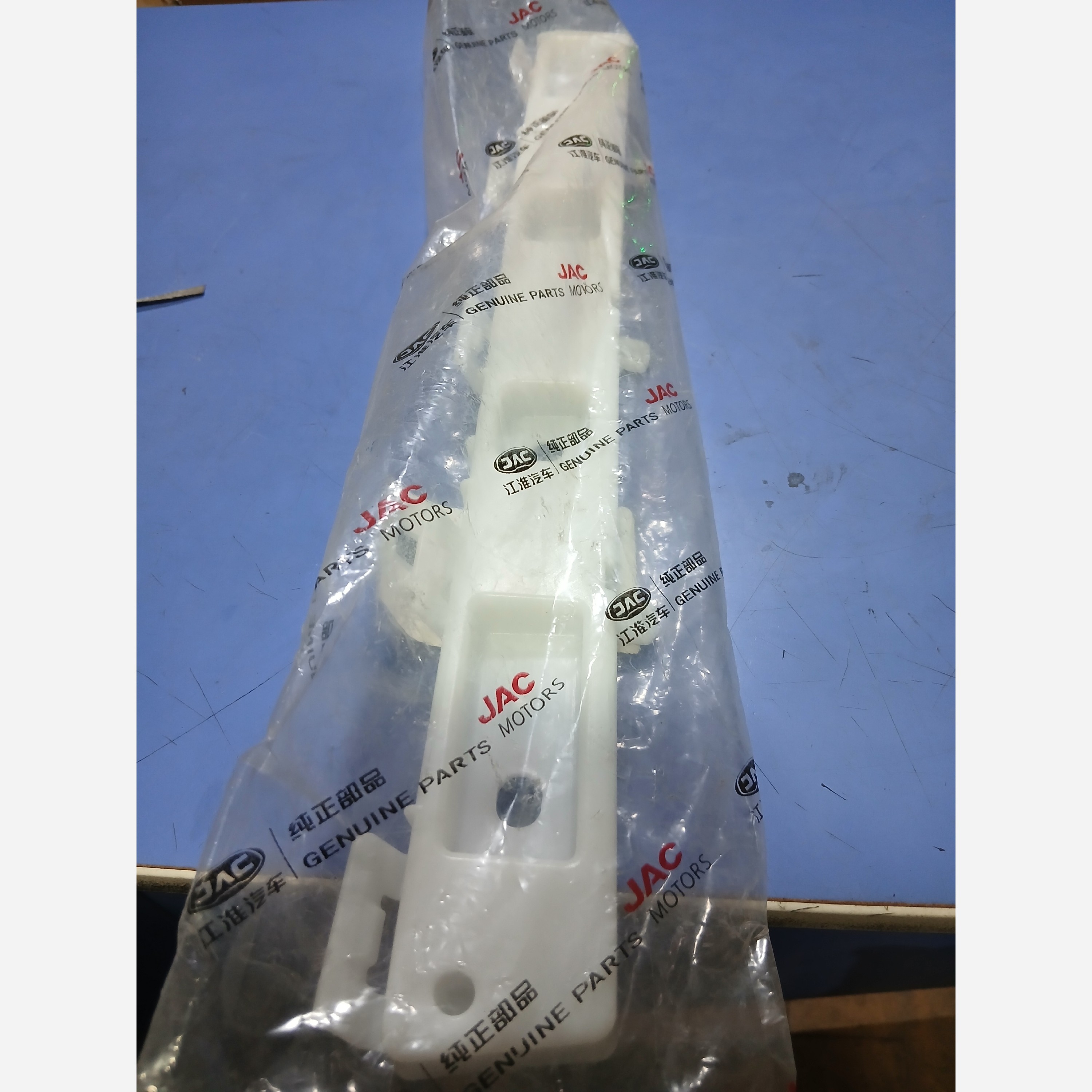 براکت عقب راست کی ام سی K7(پس کرایه)