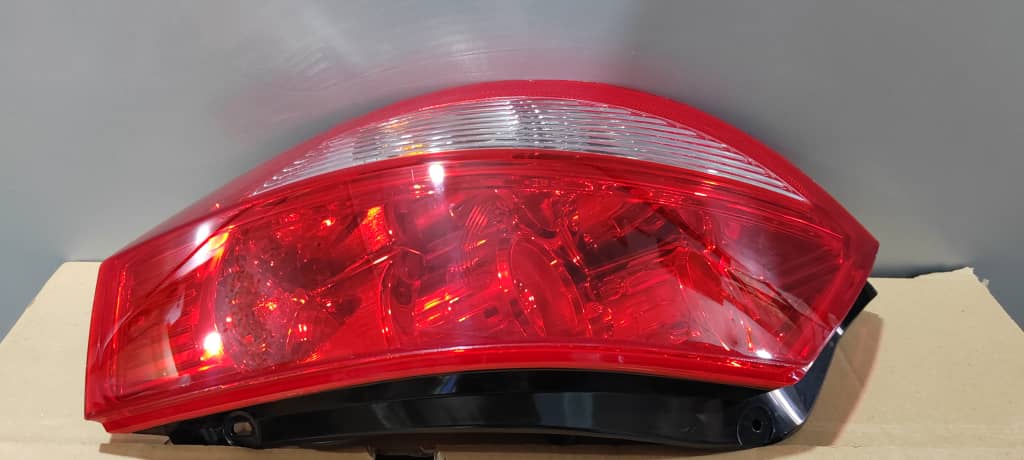 قیمت خرید چراغ عقب راست ام وی ام 315 صندوقدار قدیم - کد فنی A13-3773020BA