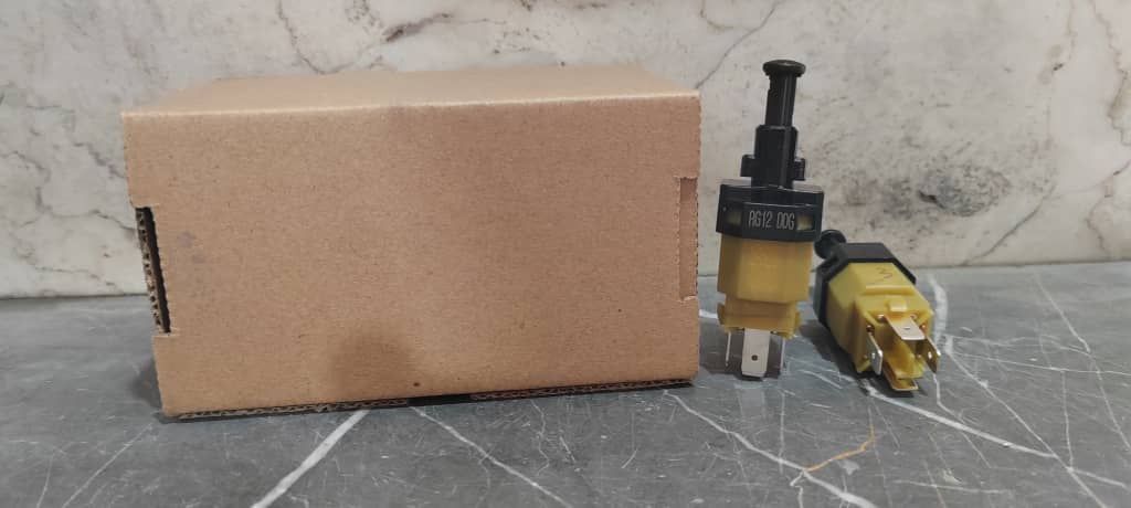قیمت خرید سوییچ پدال ترمز ام وی ام 110 - 110s - 315 - 550 - X22 - X33 - کد فنی S18-3720030